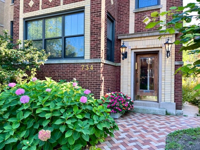 Building Photo - 734 Mulford St