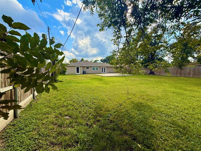 Building Photo - 7906 Hammerly Blvd