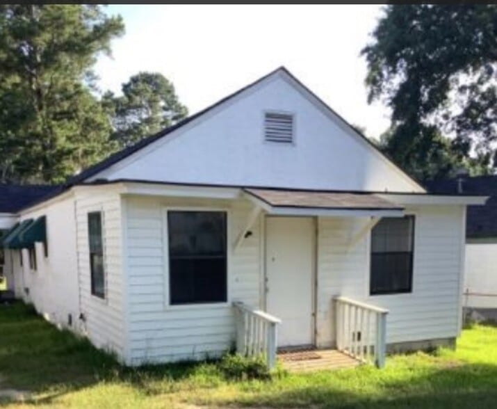 Rear - 2004 Gardner St