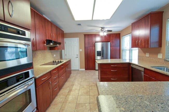 Building Photo - 10705 Doering Ln