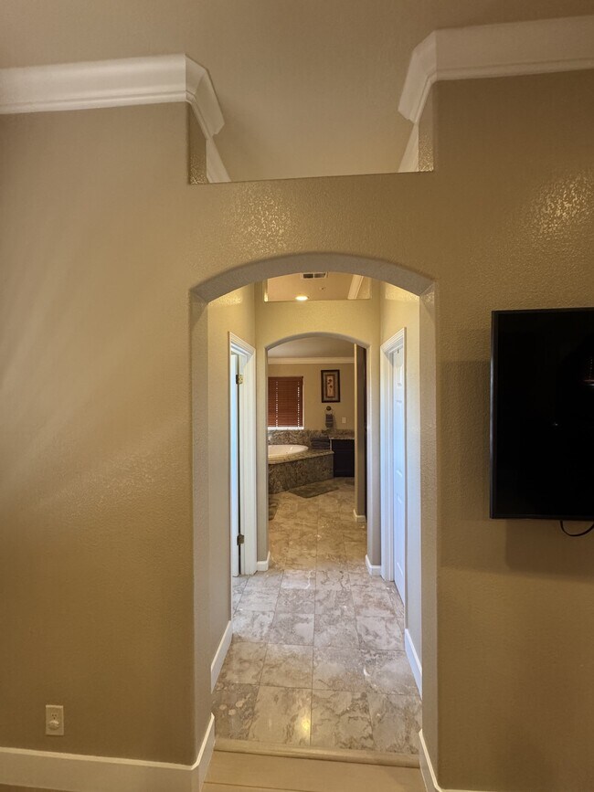 Building Photo - 10 Rhine Cir