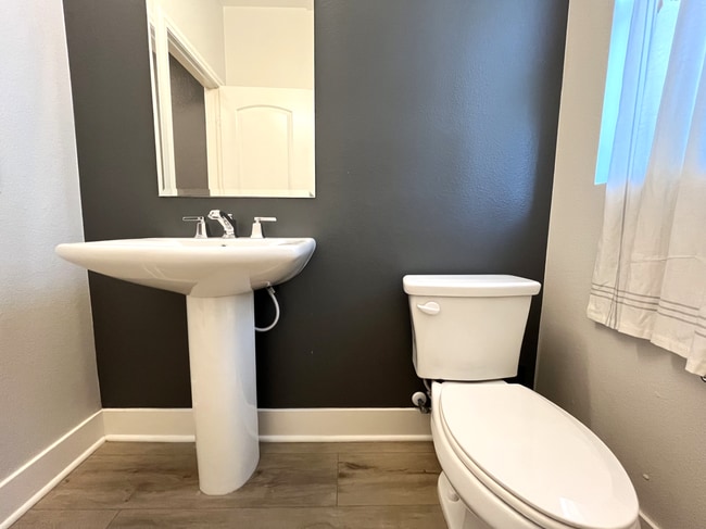 Building Photo - 3 bed, 2.5 bath located in Rancho Cucamonga!