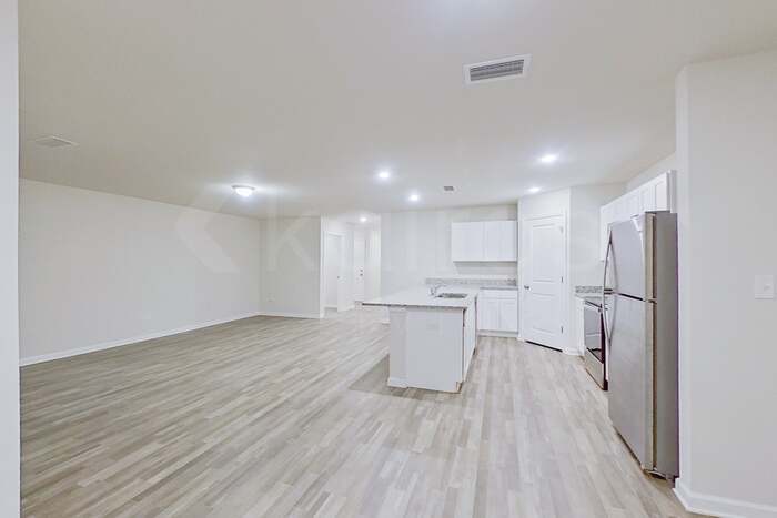 Building Photo - 21617 Yosemite Blvd