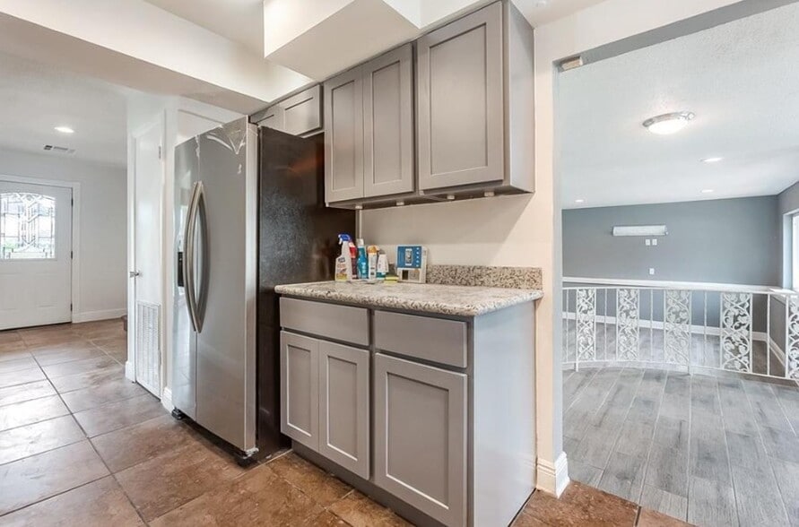 Building Photo - 2728 Valentine Ct