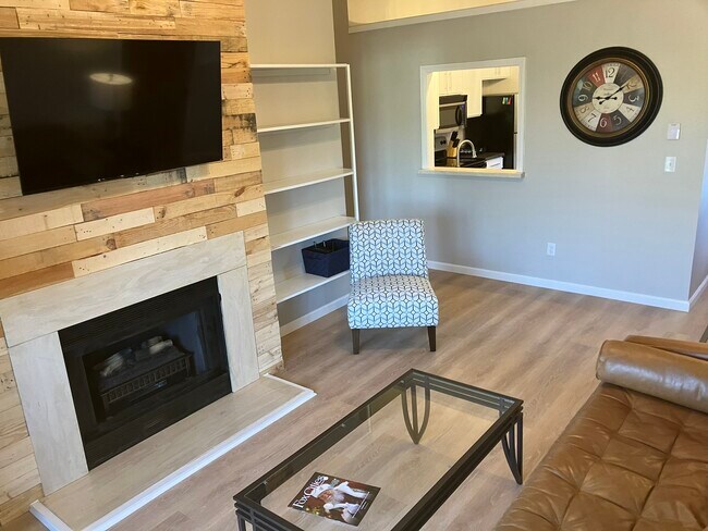 Building Photo - 1371 W 18th Ave