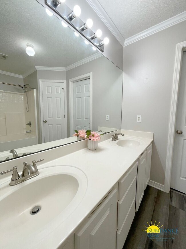 Building Photo - Charming 3 Bedrooms Home in Shalimar!