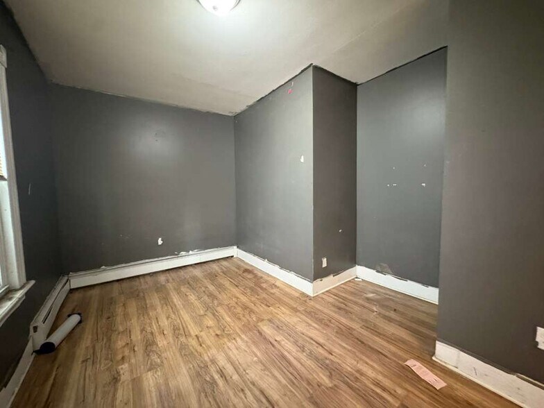 Building Photo - 253 W Ivy St