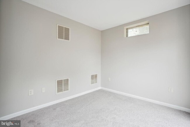 Building Photo - 2024 Chestnut Dr.