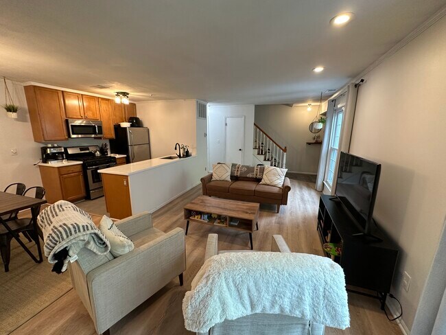 Building Photo - 48 Homestead Village Dr