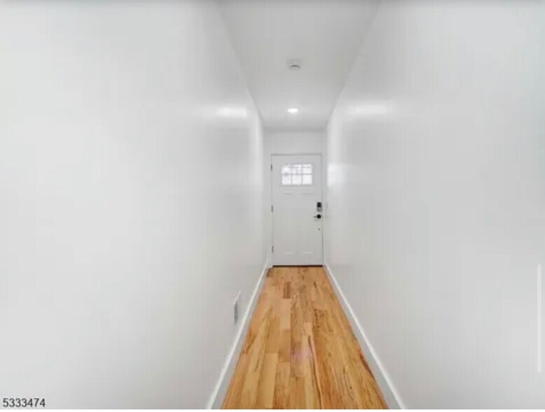 Building Photo - 89 N Munn Ave