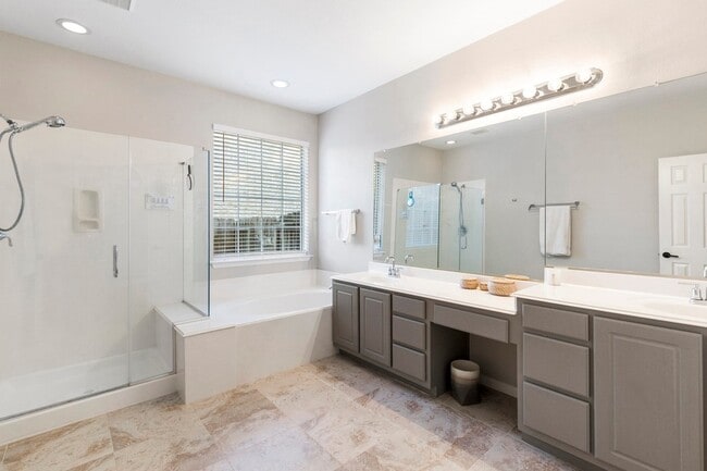 Building Photo - 51 Silver Bayou Ct