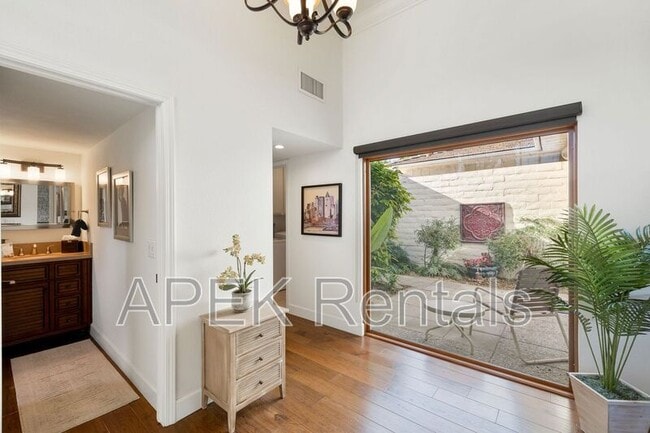 Building Photo - 74939 Vía Lago