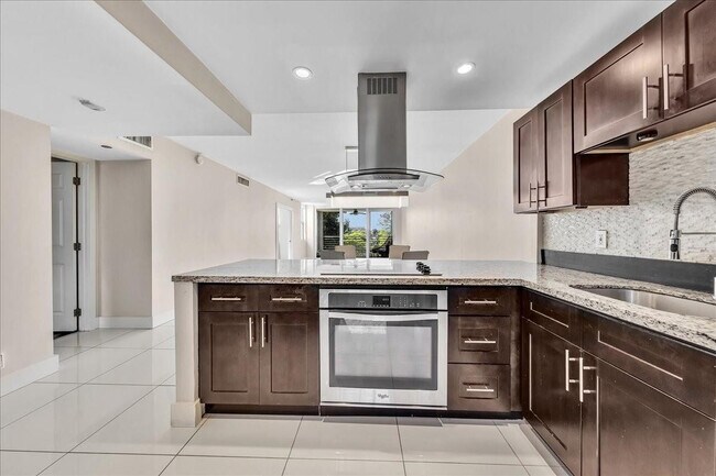 Building Photo - 3520 Oaks Way