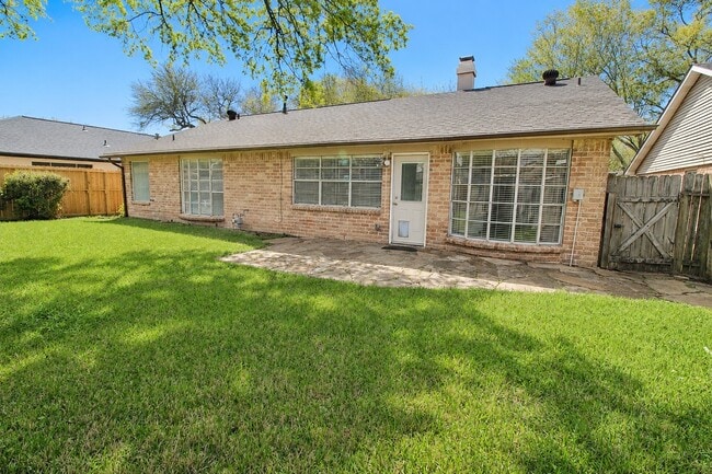 Building Photo - 13511 Brook Hollow Dr