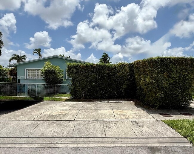 Building Photo - 3223 SW 91 Ave