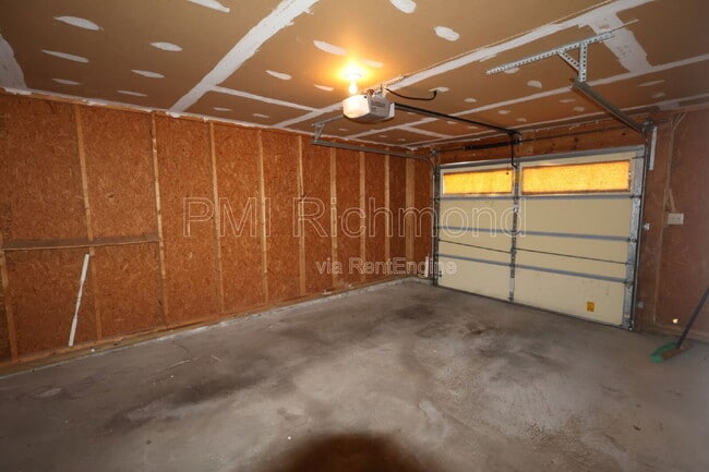 Building Photo - 1100 Lorieville Ln