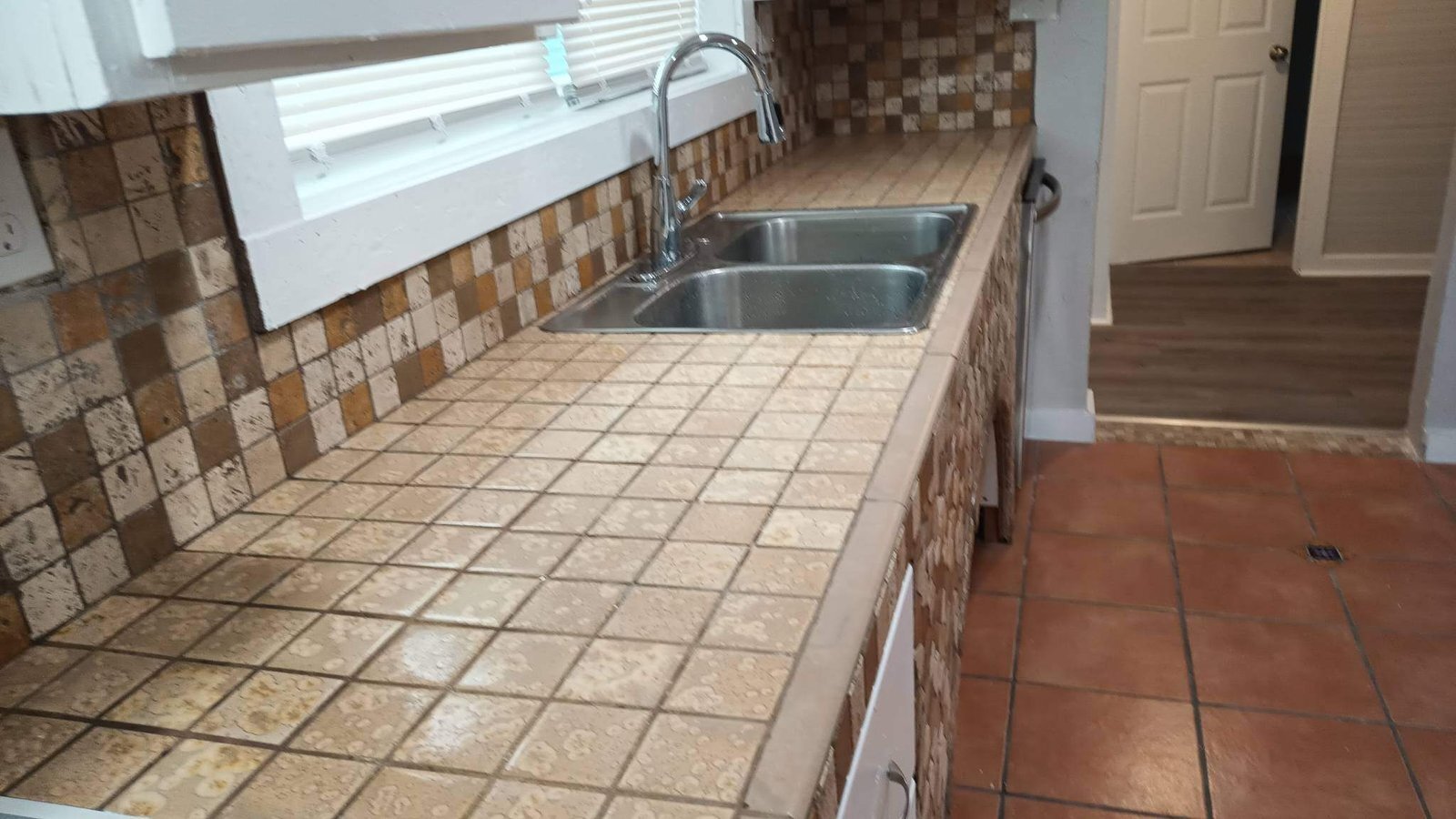 Building Photo - 5742 S Quincy Ave