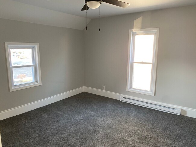 Building Photo - Newly Renovated 2 Bedroom Apartment