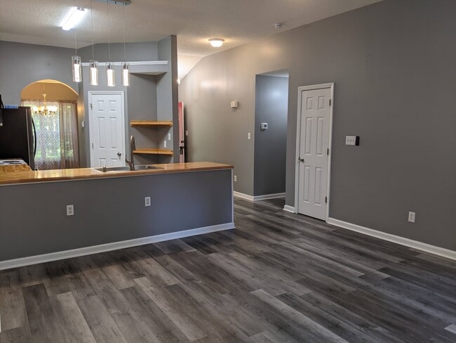 Building Photo - 408 Patriot Pl