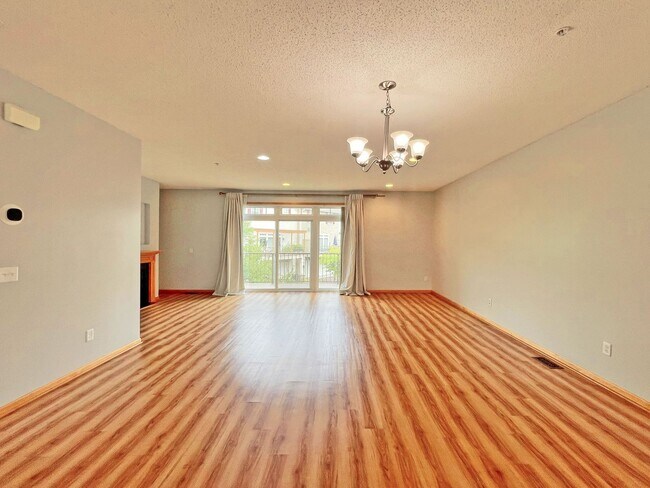 Building Photo - 11903 Emery Village Dr N