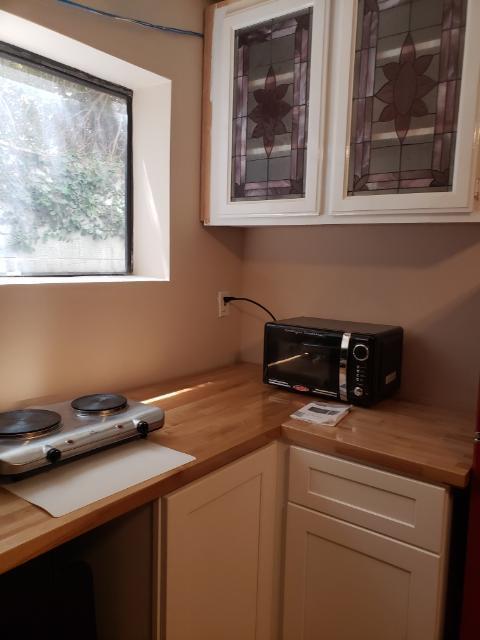 microwave and hot plate - 1432 W 16th St