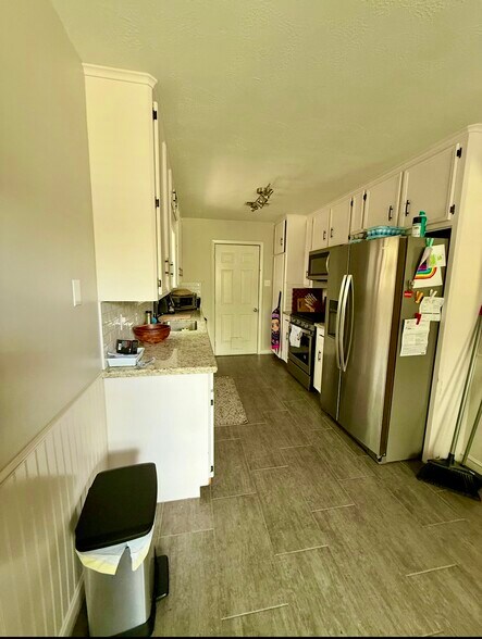 Building Photo - 4011 Woodbriar Dr