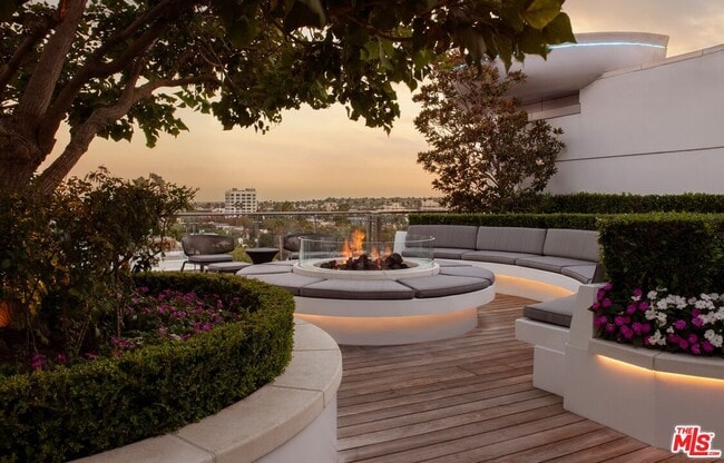 Building Photo - 8500 Burton Wy