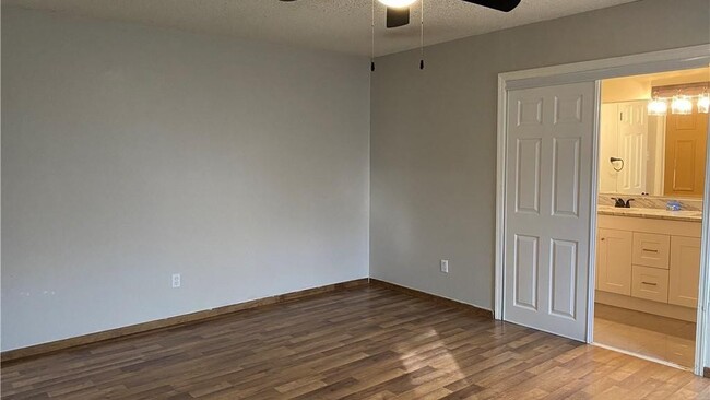 Building Photo - 1622 Memorial Pkwy