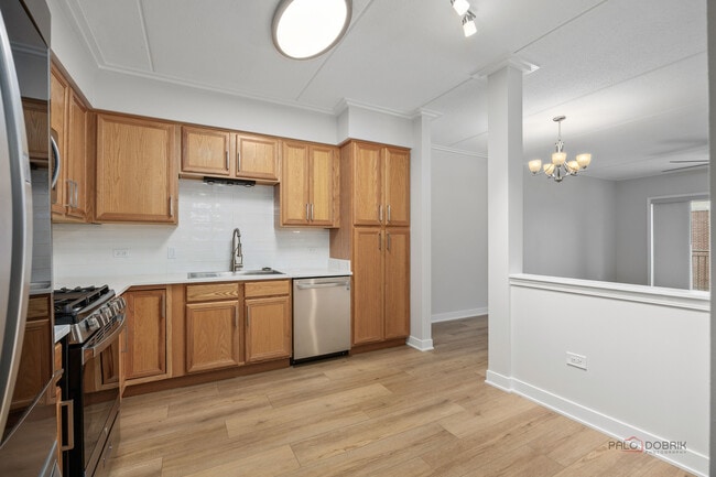 Building Photo - 8711 W Bryn Mawr Ave