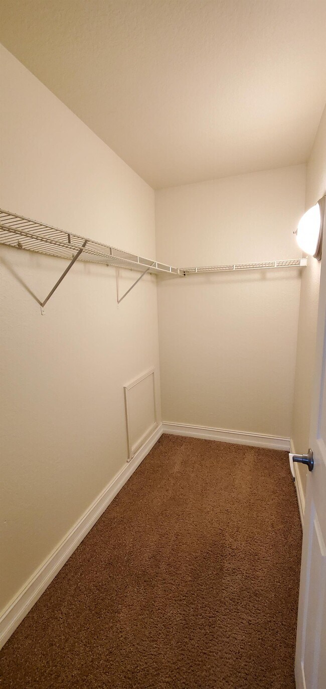 Building Photo - 519 SW 1st Ct