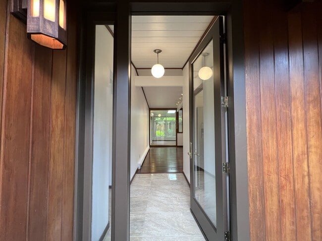 Building Photo - Palo Alto Eichler-style House (3 Beds / 2 ...