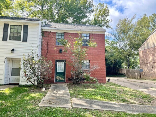 Primary Photo - 2 Bed 1 Bath Townhome Available in NE Jack...