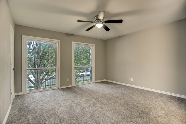 Building Photo - 10004 Westview Dr