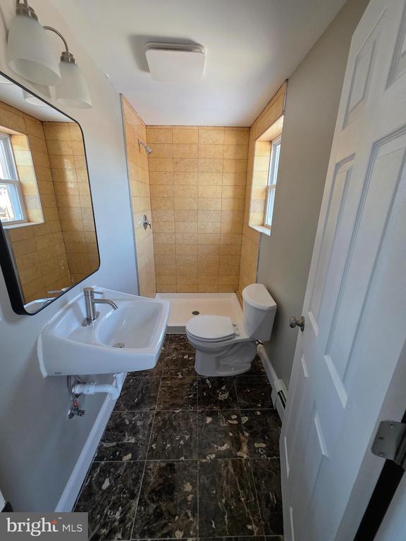 Building Photo - 107 Walnut Ave