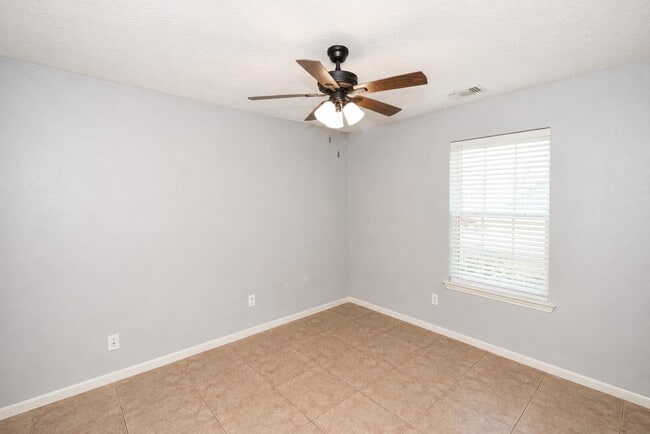 Building Photo - 7126 Buchanan Dr