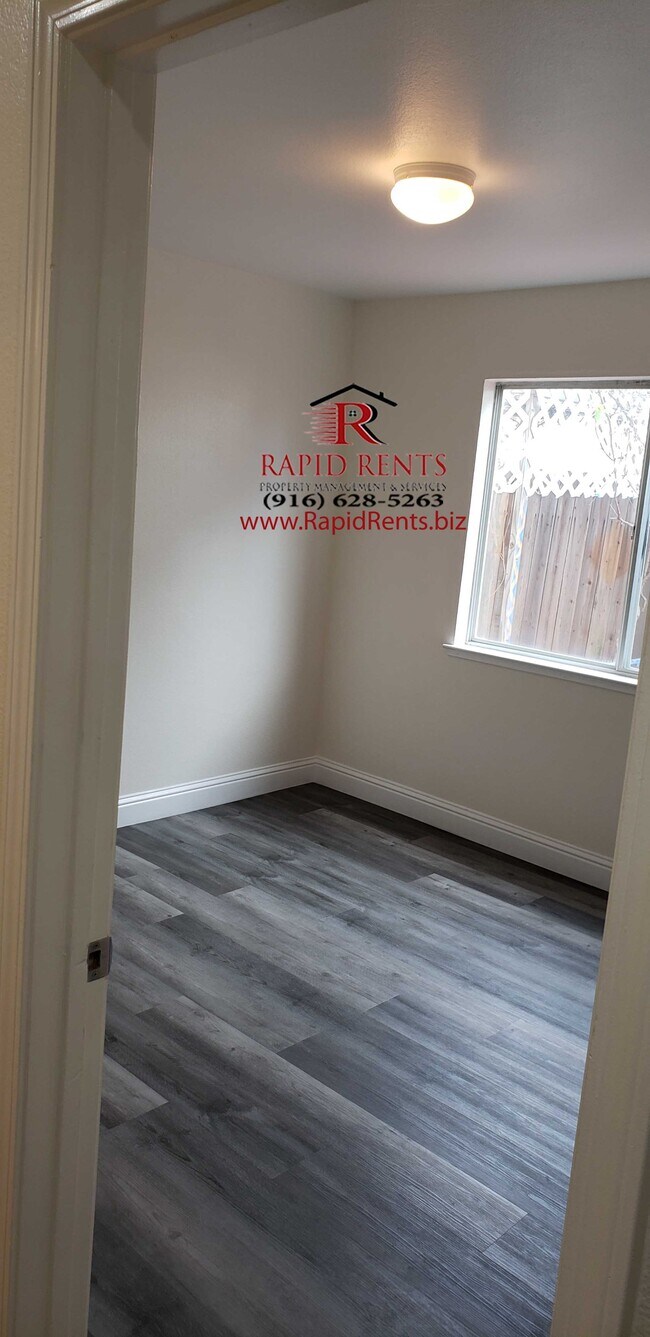 Building Photo - 8947 Giant Panda Dr