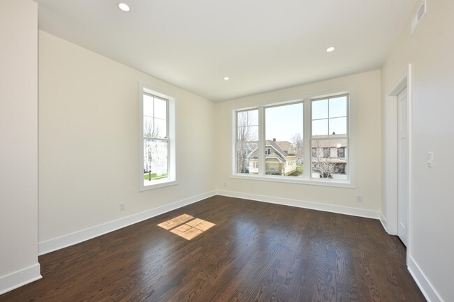 Building Photo - 104 E Prospect St