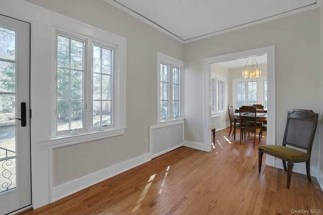 Building Photo - 10 Robins Rd