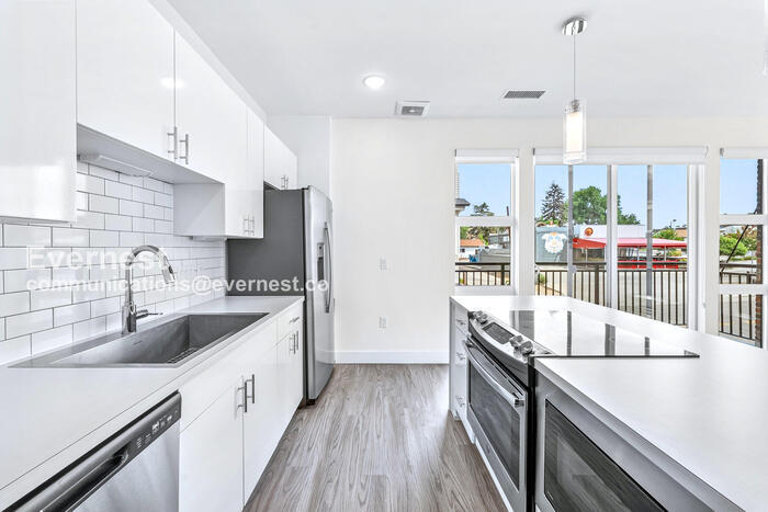 Building Photo - 3500 S Corona St