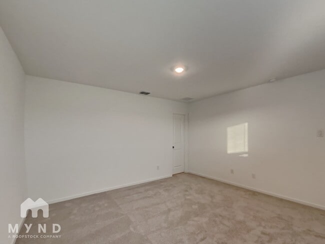 Building Photo - 225 Poplar Pl