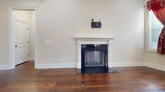 Building Photo - 8614 Crenshaw Dr