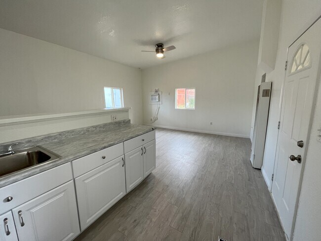 Building Photo - 224 B St