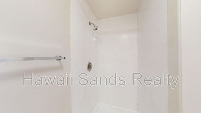 Building Photo - 469 Ena Rd