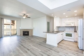 Building Photo - Corner condo in the highly desirable River Colony community!