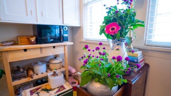 Building Photo - J19(A-B)