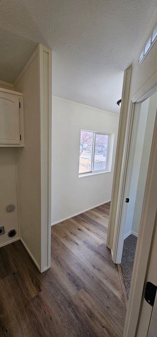 Building Photo - Fully Renovated 3Bd/2Ba Home in River Rock Fenced Yard Pet Friendly