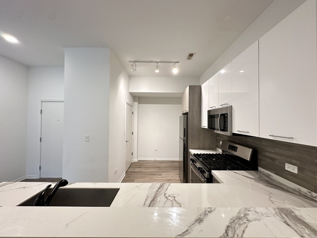 Building Photo - 2550 S Wabash Ave