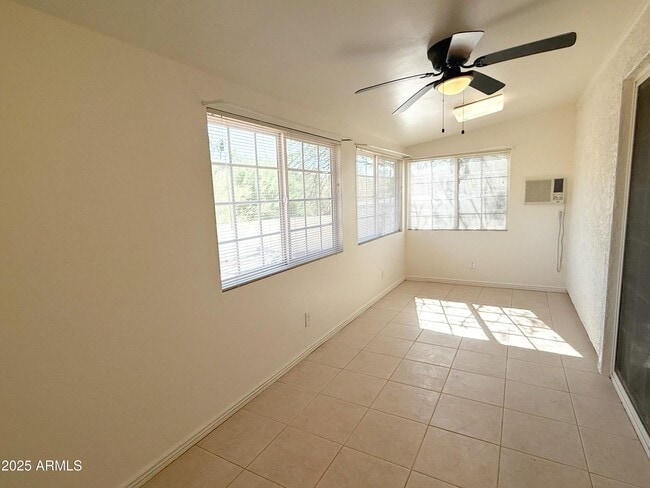 Building Photo - 867 N Arroya Rd