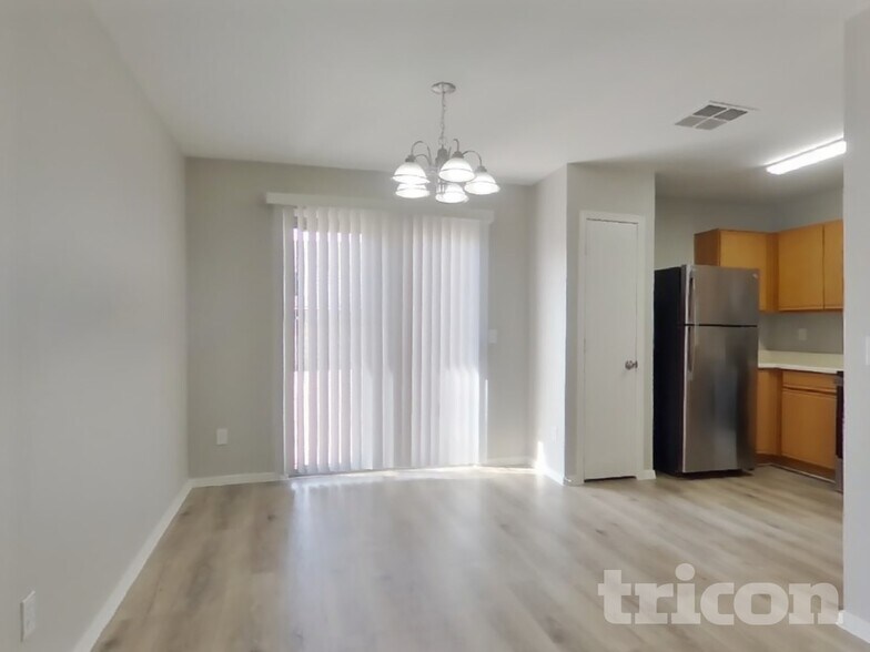 Building Photo - 11807 W Aster Dr