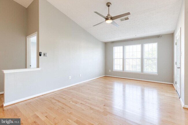 Building Photo - 3021 Hunting Ridge Dr